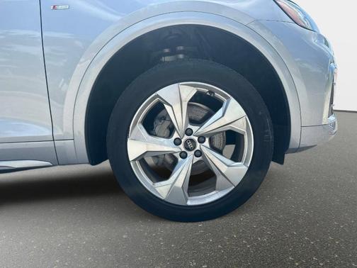 Florett Silver Metallic 2023 Audi Q5 45 S line quattro Premium