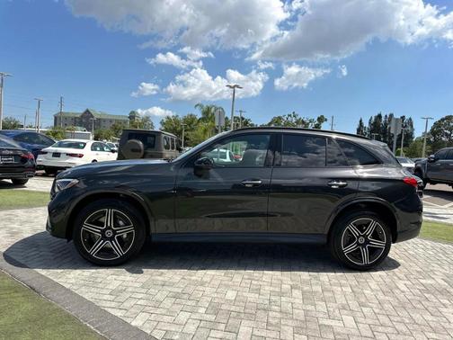 2025 Mercedes-Benz GLC 300 Base