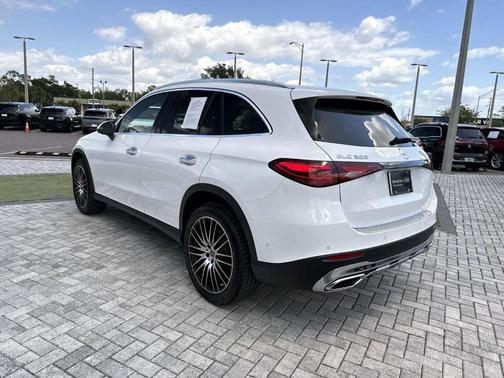 Polar White 2026 Mercedes-Benz GLC 300 Base 4MATIC