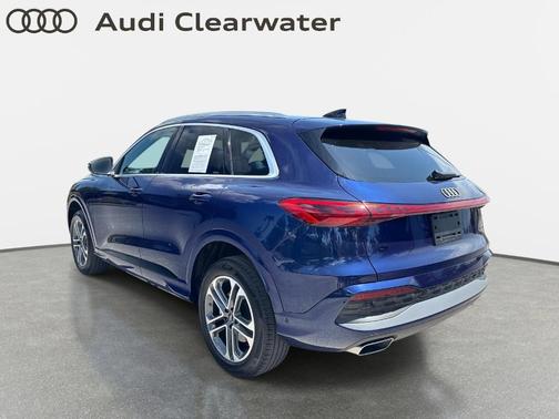 Navarra Blue Metallic 2025 Audi Q5 2.0T quattro Premium
