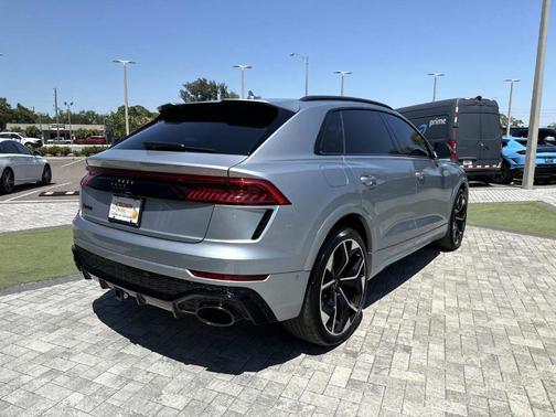 Satellite Silver Metallic 2024 Audi RS Q8 4.0T quattro