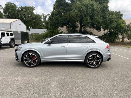 Satellite Silver Metallic 2024 Audi RS Q8 4.0T quattro
