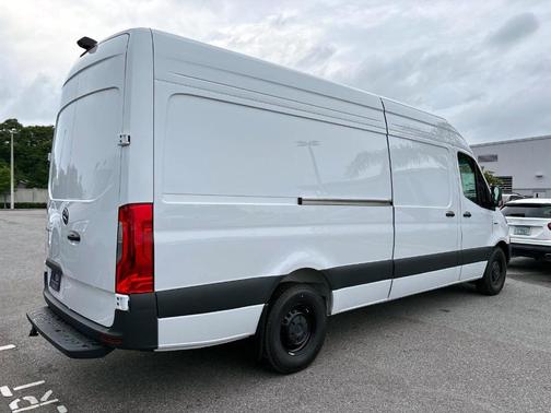 2024 Mercedes-Benz eSprinter 2500 170 WB High Roof Cargo