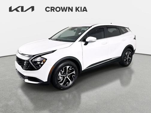 White 2023 Kia Sportage EX