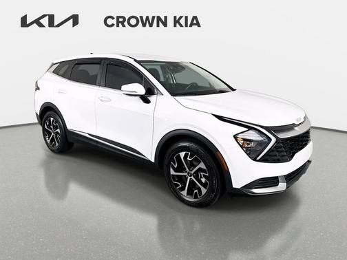 White 2023 Kia Sportage EX