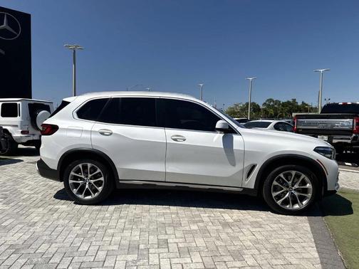 Mineral White Metallic 2021 BMW X5 xDrive40i