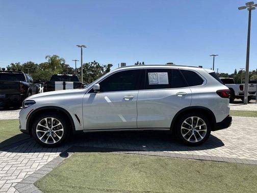 Mineral White Metallic 2021 BMW X5 xDrive40i