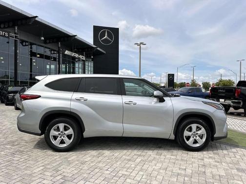 2022 Toyota Highlander Hybrid LE