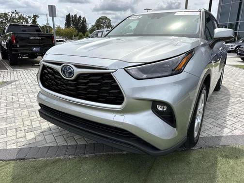 2022 Toyota Highlander Hybrid LE