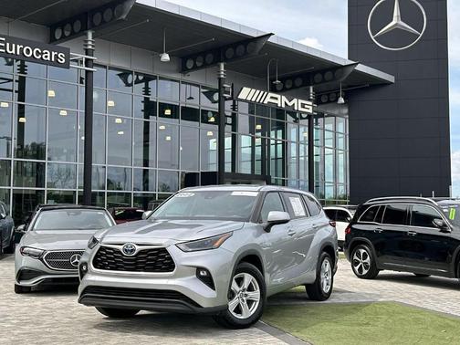 2022 Toyota Highlander Hybrid LE