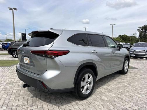 2022 Toyota Highlander Hybrid LE