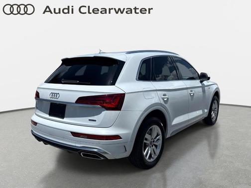 Glacier White Metallic 2023 Audi Q5 45 S line quattro Premium