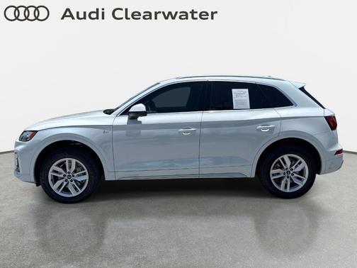 Glacier White Metallic 2023 Audi Q5 45 S line quattro Premium