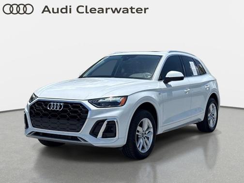 Glacier White Metallic 2023 Audi Q5 45 S line quattro Premium