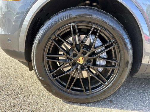 2024 Porsche Cayenne Base