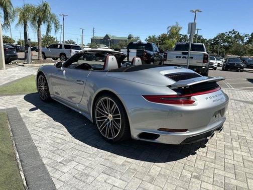 GT Silver Metallic 2017 Porsche 911 Carrera 4S