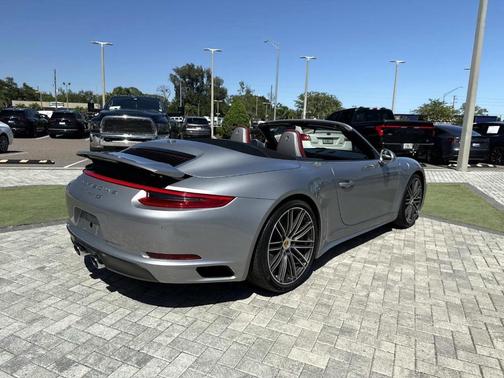 GT Silver Metallic 2017 Porsche 911 Carrera 4S