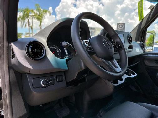 2024 Mercedes-Benz Sprinter 2500 144 WB Standard Roof Passenger