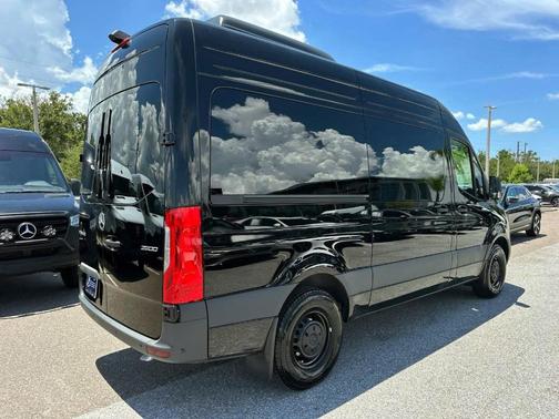 2024 Mercedes-Benz Sprinter 2500 144 WB Standard Roof Passenger
