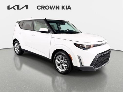 White 2025 Kia Soul LX