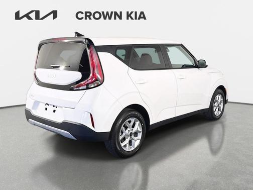 White 2025 Kia Soul LX