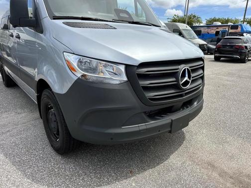 2025 Mercedes-Benz Sprinter 2500 144 WB Standard Roof Passenger