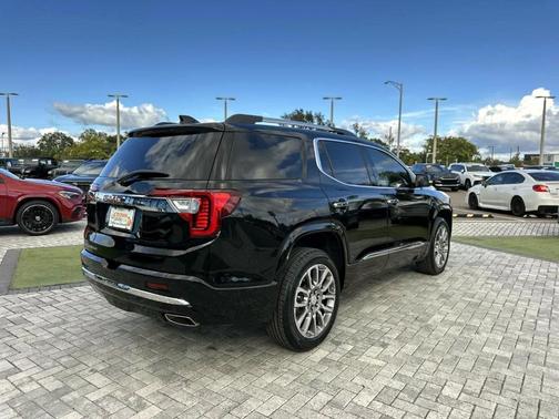 2023 GMC Acadia Denali