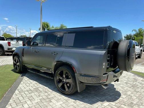 2025 Land Rover Defender P500 V8