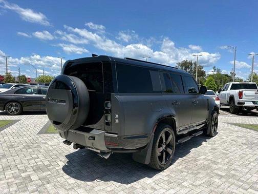 2025 Land Rover Defender P500 V8