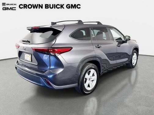 Gray 2023 Toyota Highlander LE