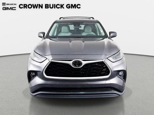 Gray 2023 Toyota Highlander LE