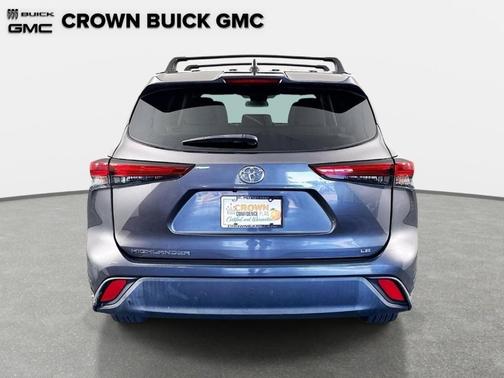 Gray 2023 Toyota Highlander LE
