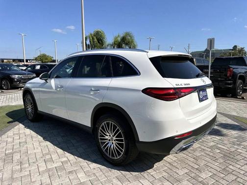 2026 Mercedes-Benz GLC 300 Base