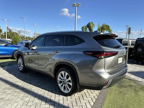 2025 Toyota Highlander LE
