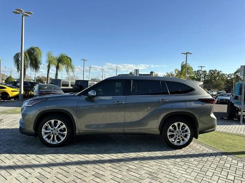 2025 Toyota Highlander LE