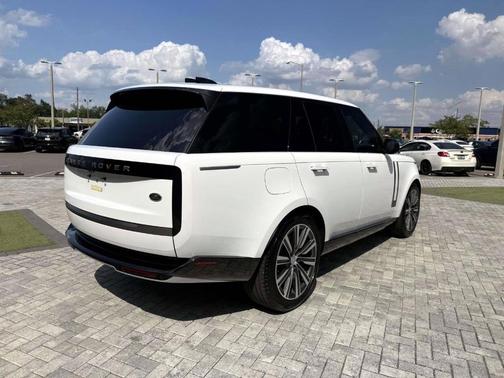 Fuji White 2023 Land Rover Range Rover P400 SE