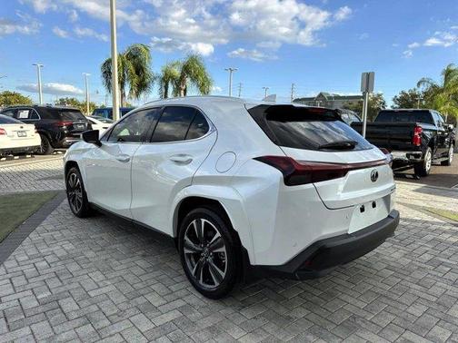 2024 Lexus UX 250h Premium