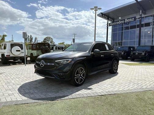 Obsidian Black Metallic 2026 Mercedes-Benz GLC 350e Base 4MATIC