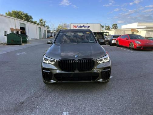 Manhattan Green Metallic 2023 BMW X5 sDrive40i