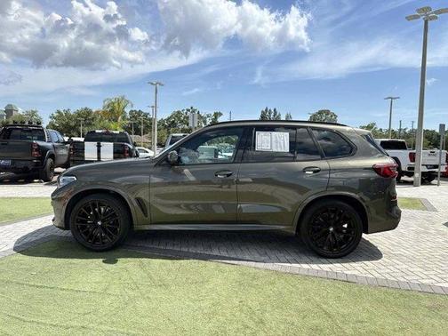 Manhattan Green Metallic 2023 BMW X5 sDrive40i