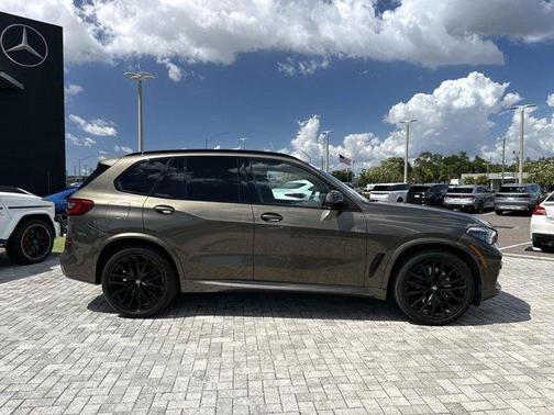 Manhattan Green Metallic 2023 BMW X5 sDrive40i