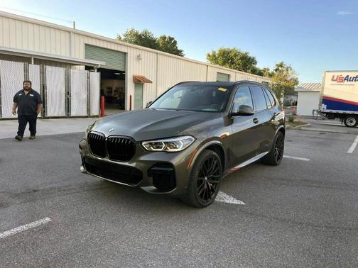 Manhattan Green Metallic 2023 BMW X5 sDrive40i
