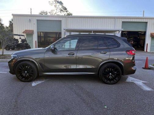 Manhattan Green Metallic 2023 BMW X5 sDrive40i