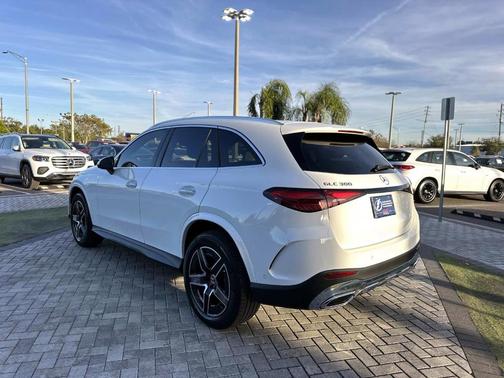 2026 Mercedes-Benz GLC 300 Base