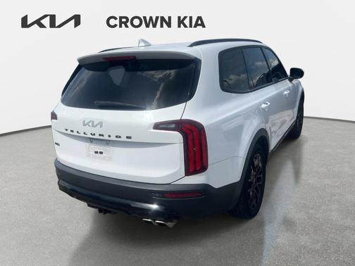 White 2022 Kia Telluride EX