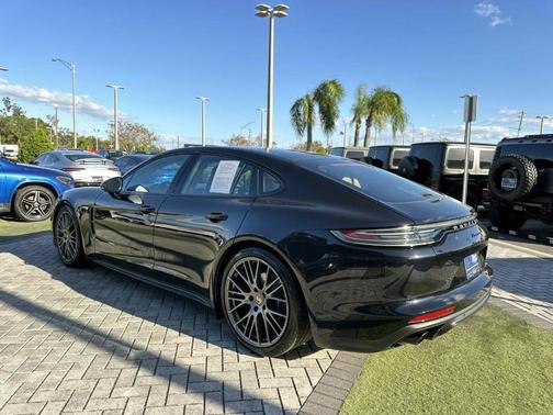2022 Porsche Panamera 4