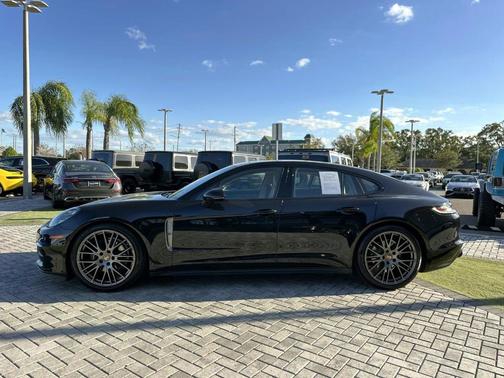 2022 Porsche Panamera 4