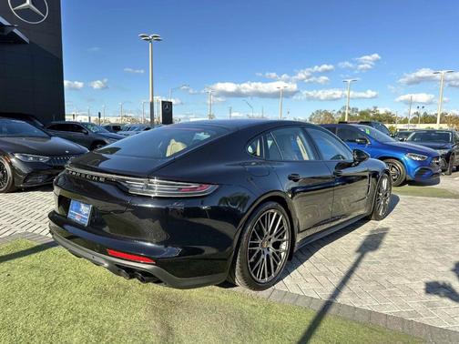 2022 Porsche Panamera 4