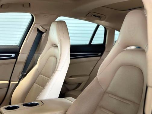 2022 Porsche Panamera 4