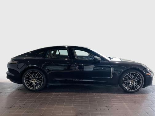 2022 Porsche Panamera 4